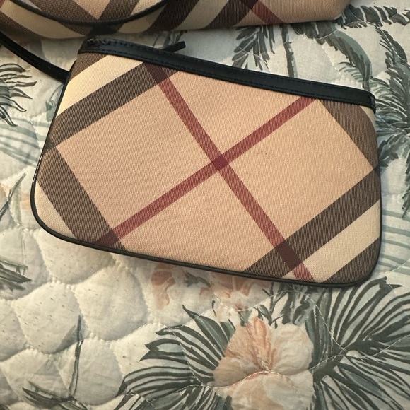 Vintage Burberry Tote and Wristlet ⭐️⭐️ - Picture 3 of 8